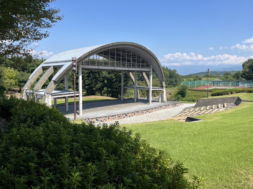 曽根丘陵公園野外ステージ