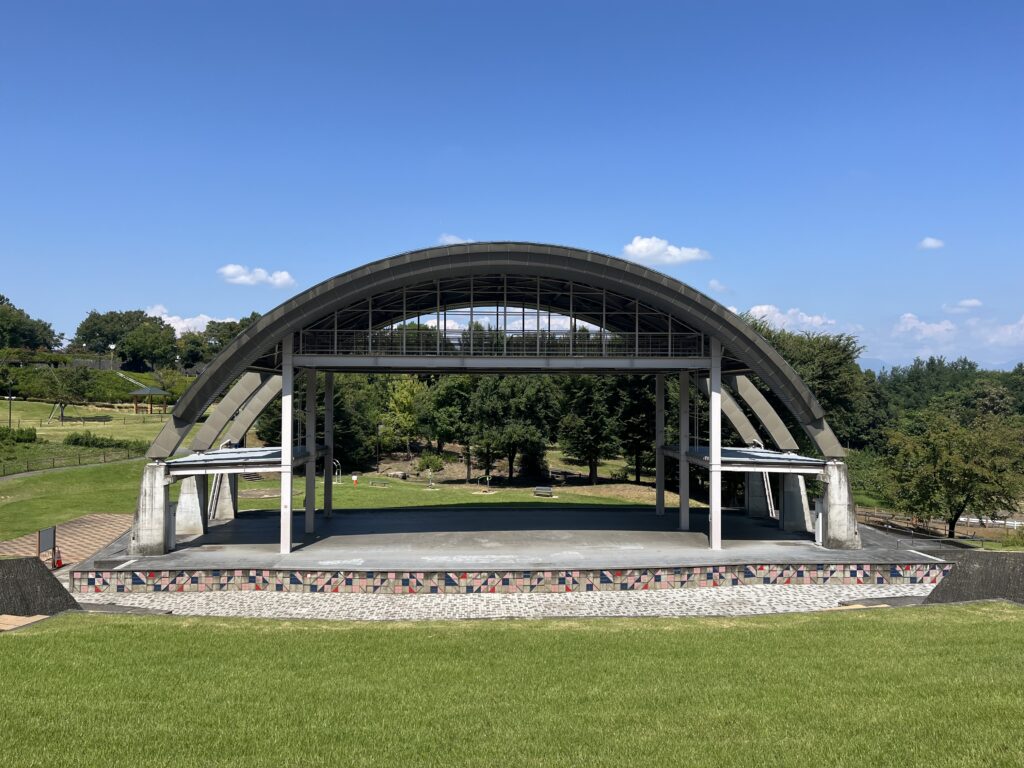 曽根丘陵公園野外ステージ